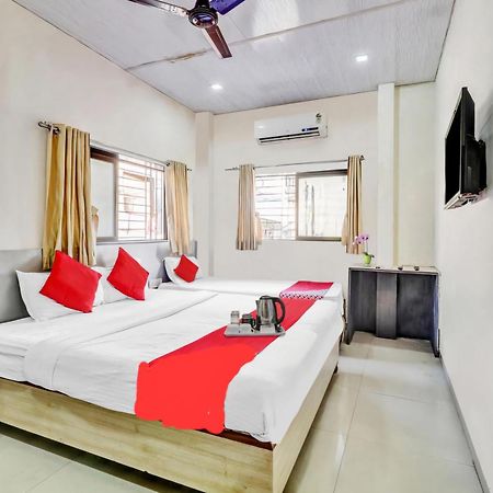 Hotel Kailash Park- Near International Airport Мумбаи Экстерьер фото